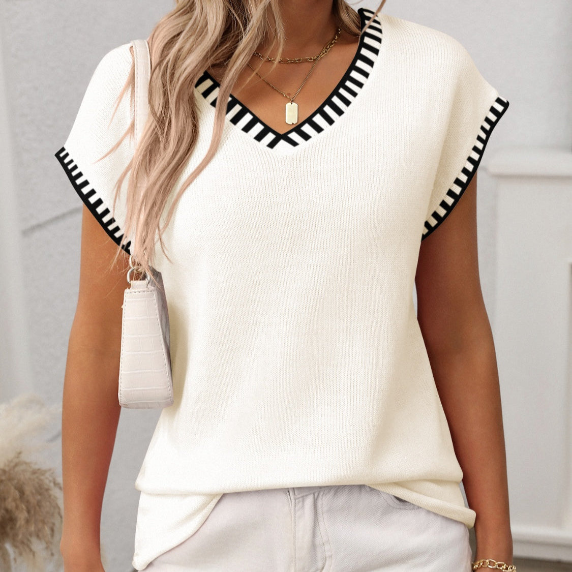 Damen - Kurzärmeliges Strick-Top - Gewebemischung - Kontrastbesatz - V-Ausschnitt für stilvollen Komfort