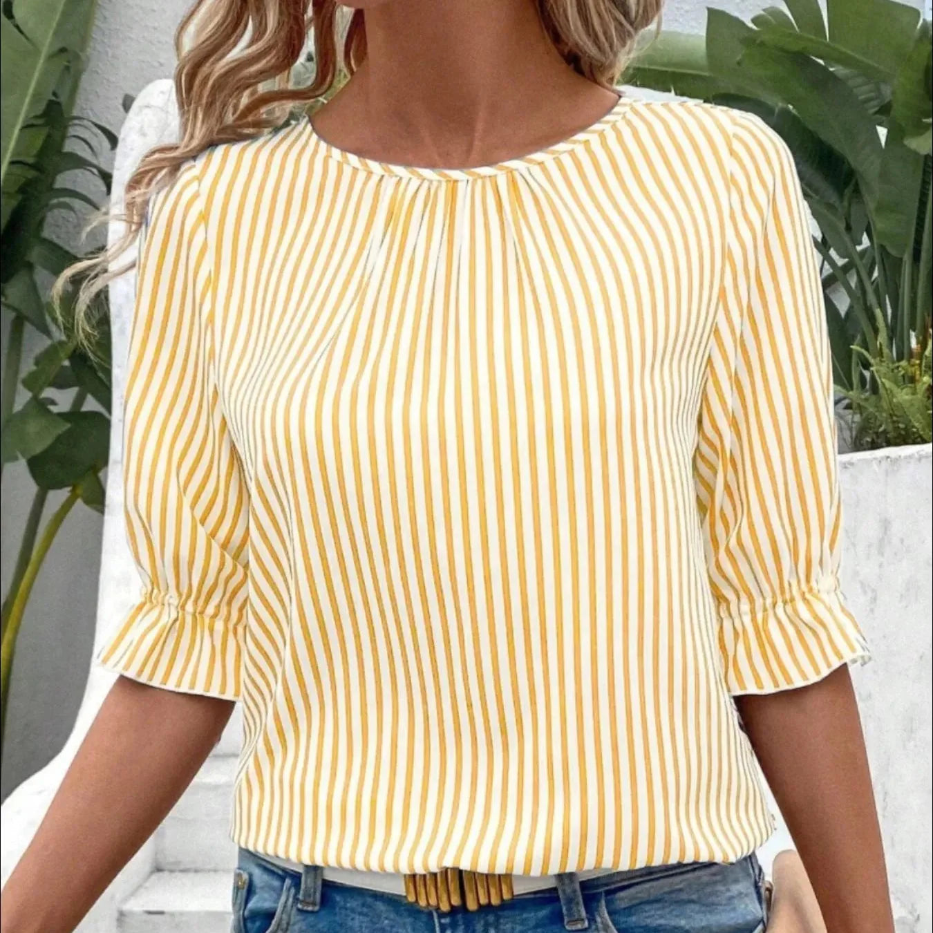 Damen - Gestreifte Freizeitbluse - Polyesterstoff - Rundhalsausschnitt, halbe Ärmel - Bequeme und stilvolle Bluse