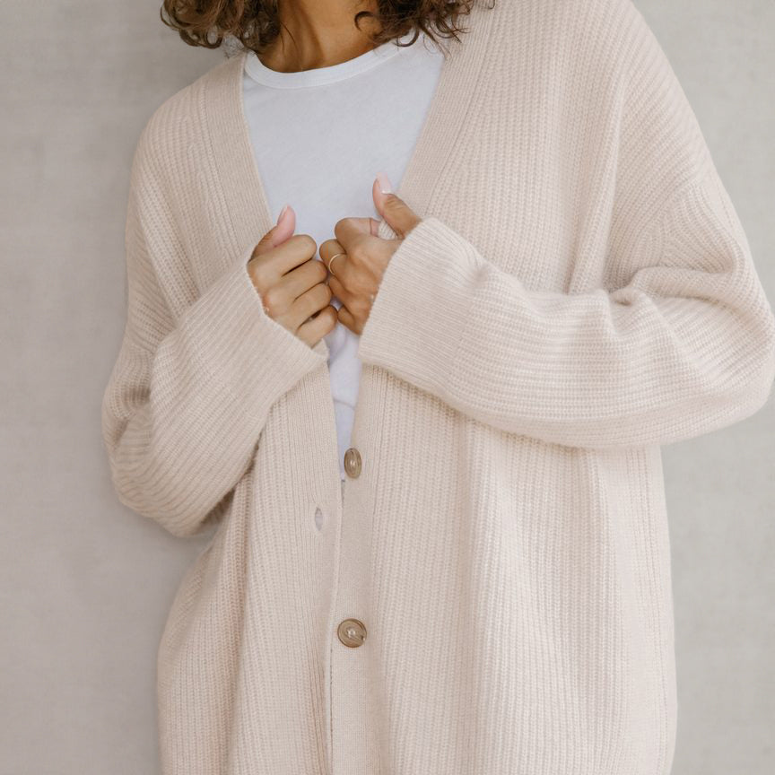 Damen - Gemütliche Strickjacke - Übergröße - Weicher Rippenstrick für perfekten Komfort