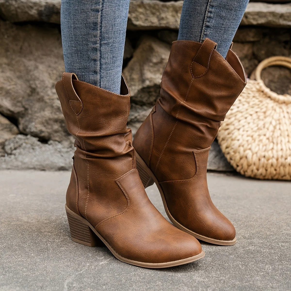 Damen - Stylische Lederstiefel - Bequemer Absatz - Modische Fußbekleidung für jeden Anlass