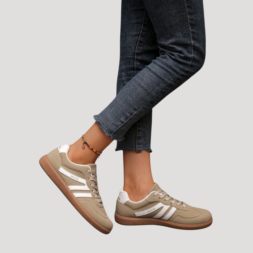 Damen - Lace-Up Freizeit Sneakers - Weiche Wildlederimitat - Streifendetail - Bequeme Alltagsschuhe für stilvolle Looks
