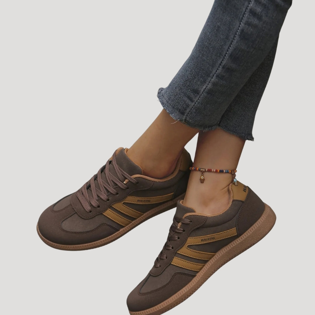 Damen - Lace-Up Freizeit Sneakers - Weiche Wildlederimitat - Streifendetail - Bequeme Alltagsschuhe für stilvolle Looks