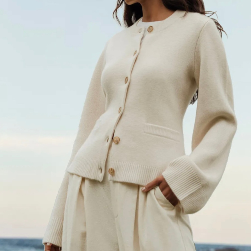 Damen - Strickjacke - Ausgestellten Ärmeln - Bequem und stilvoll für jeden Anlass