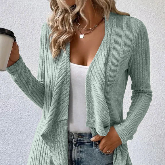 Damen - Lässige Strickjacke - Kuscheliger Stoff - Asymmetrischer Saum für einen modernen Look