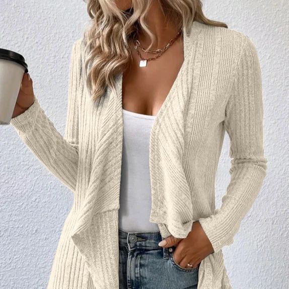 Damen - Lässige Strickjacke - Kuscheliger Stoff - Asymmetrischer Saum für einen modernen Look