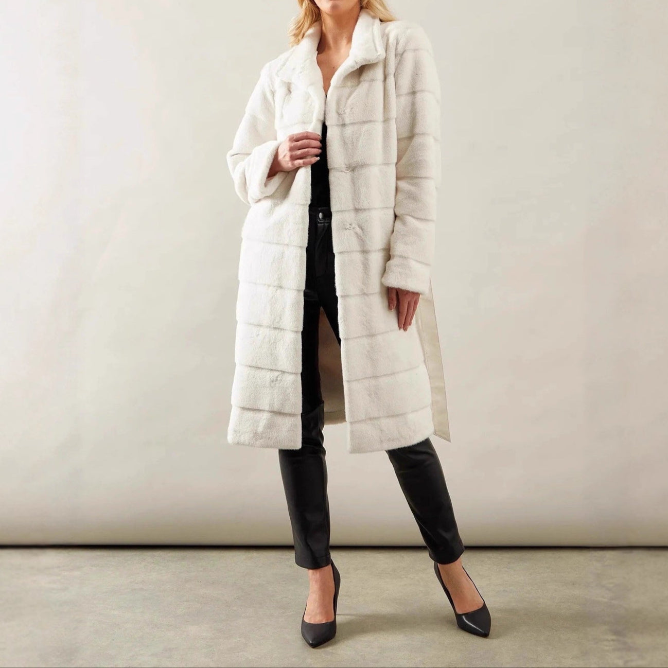 Damen - Kuschelige Jacke mit Gürtel - Weiches Material - Perfekt für kühle Tage